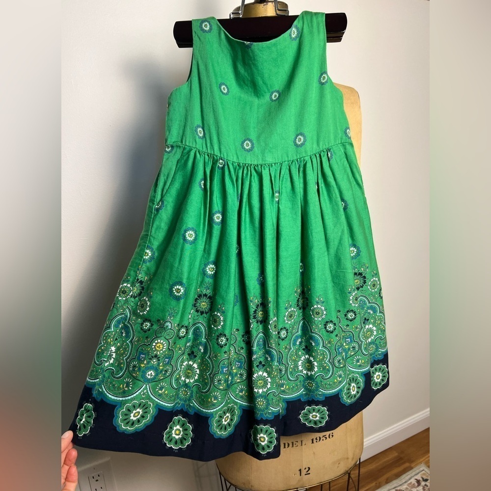 Gap girls green dress with lining, pockets and zip up back with button closure